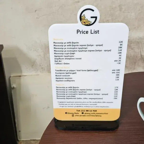 Ειδικές κατασκευές εκτύπωσης και σήμανσης για εκδηλώσεις και διακόσμηση, Ταμπελάκια: Κατασκευή ταμπελακίου Plexiglass, ψηφιακή εκτύπωση, ανάγλυφο λογότυπο, Αθήνα.