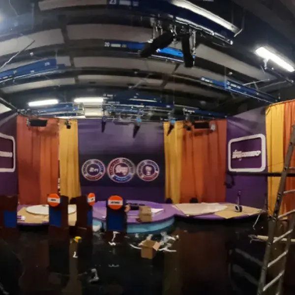 Ειδικές κατασκευές εκτύπωσης και σήμανσης για εκδηλώσεις και διακόσμηση, Φωτεινές Επιγραφές, τοποθέτηση Plexiglass με ψηφιακή εκτύπωση και εσωτερικό φωτισμό, Αθήνα.