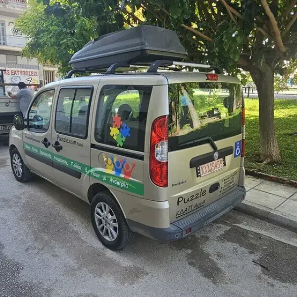 Εφαρμογή αυτοκόλλητων βινυλίου σε επαγγελματικό όχημα, Επιγραφές Αυτοκινήτων. Κατασκευή και Τοποθέτηση αυτοκόλλητων βινυλίου, ψηφιακές εκτυπώσεις, Αθήνα.