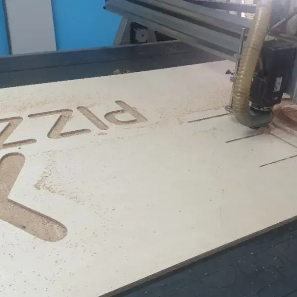 Υπηρεσίες κοπής και χάραξης με Laser και CNC Router, Εργασίες Laser - CNC: Κατασκευή ξύλινων γραμμάτων με κοπή CNC router στην Αθήνα.