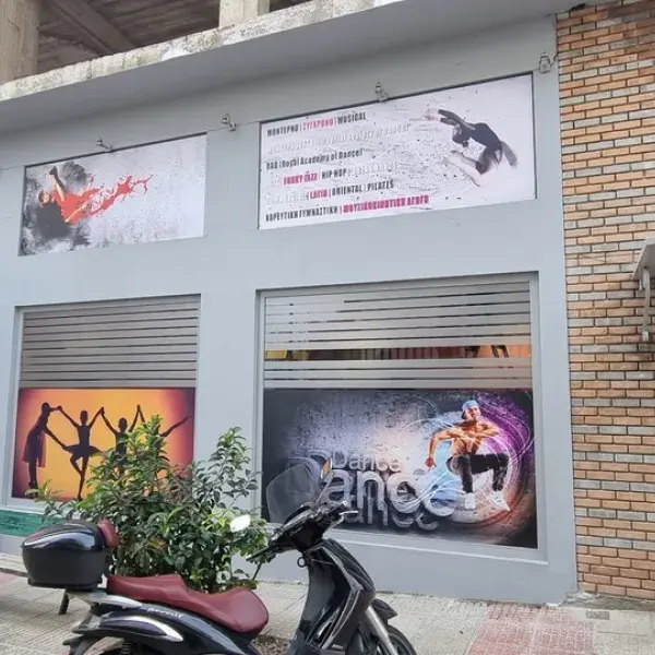 Ψηφιακές εκτυπώσεις μεγάλων διαστάσεων σε μουσαμά, αυτοκόλλητο και καμβά, Ψηφιακές Εκτυπώσεις: Μεγάλες εκτυπώσεις σε βινύλιο για βιτρίνες/τοίχους, Τοποθέτηση Αθήνα.